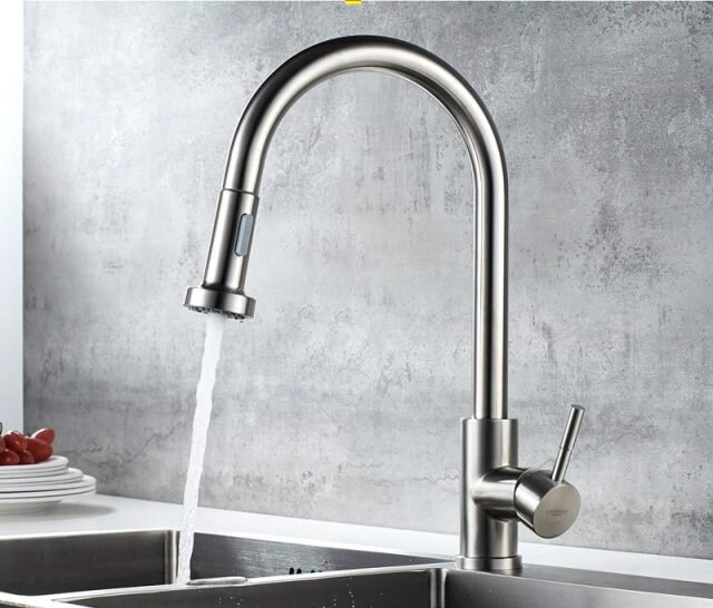 blog/servis/stroyka/kuda-dolzhna-popadat-struya-iz-smesitelya